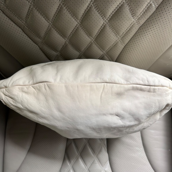 Chanel shoulder bag in light cream color - Picture 3 of 5